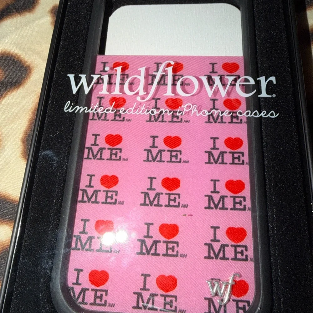 NWT Wildflower I ❤️ ME 17 Pro Case